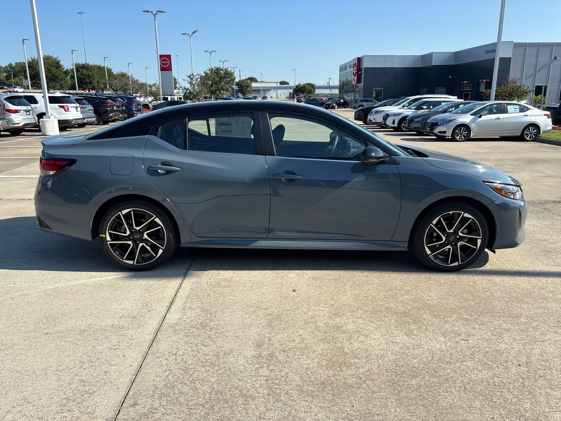 2025 Nissan Sentra SR photo 8