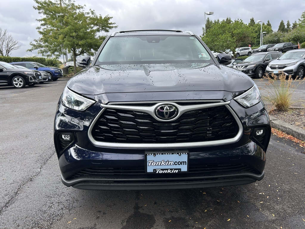 2023 Toyota Highlander XLE photo 2