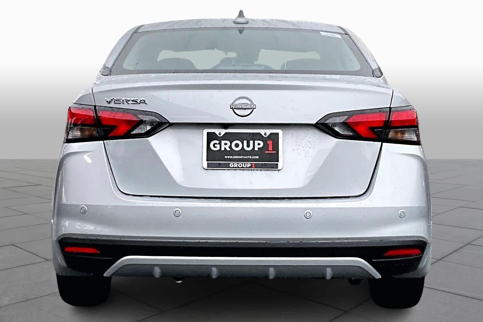 2025 Nissan Versa SV photo 4