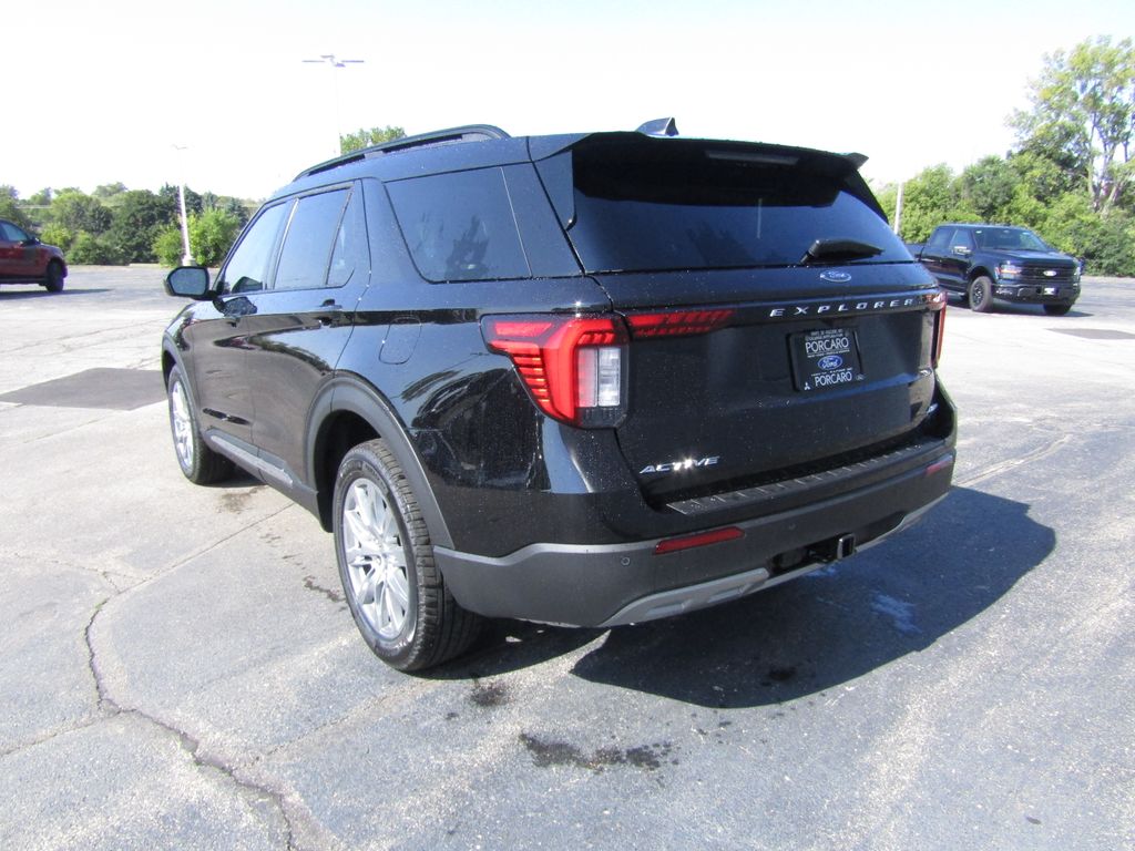 2025 Ford Explorer photo 4