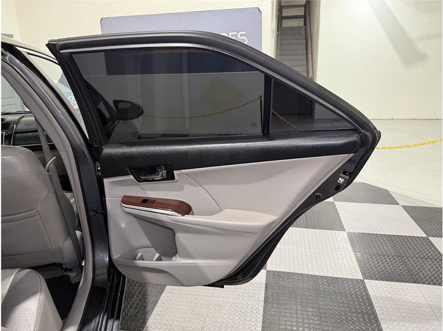 2012 Toyota Camry XLE photo 24