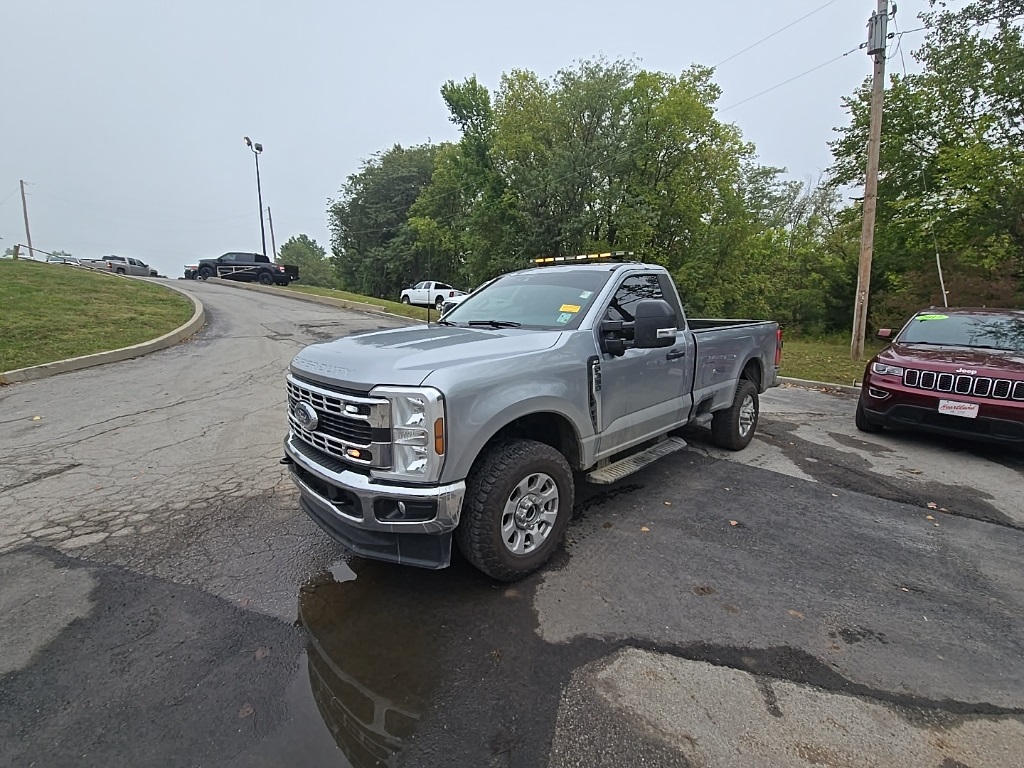 2024 Ford F-350 photo 2