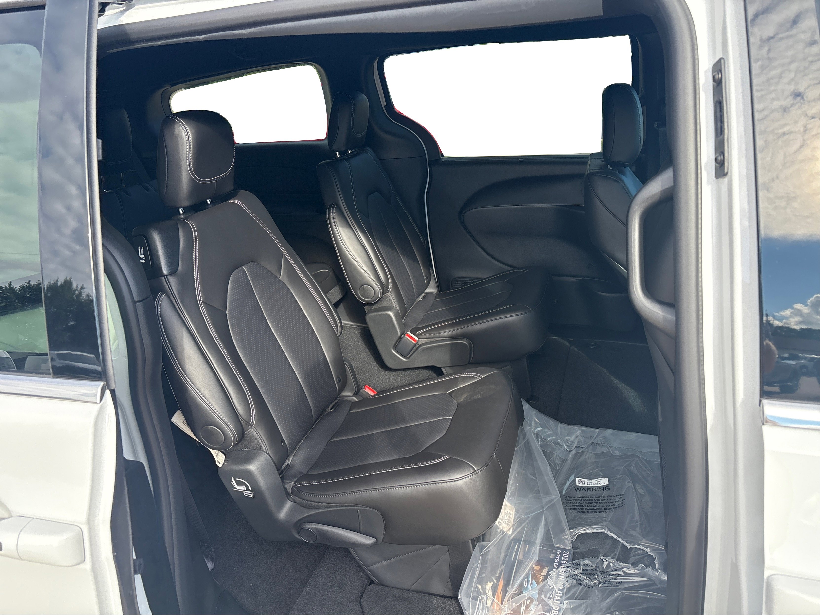 2026 Chrysler Pacifica photo 18