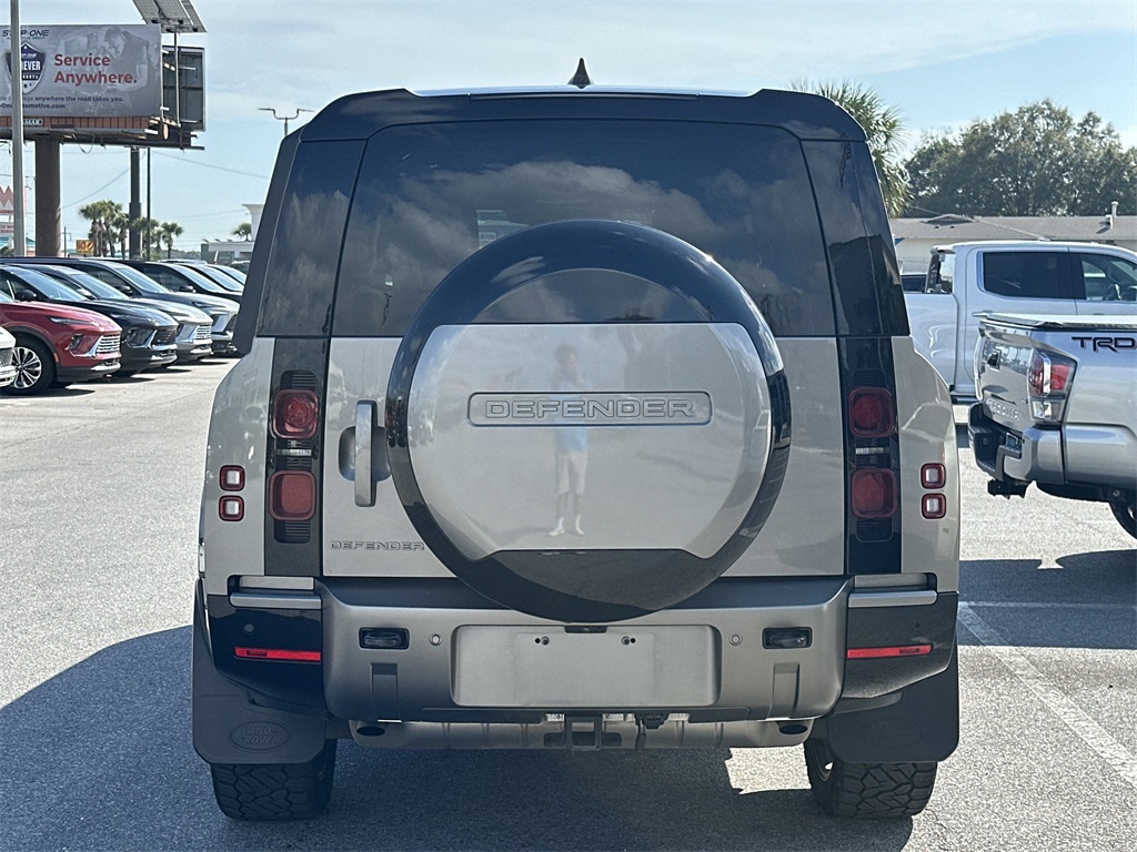2024 Land Rover Defender 130 X-Dynamic SE photo 4