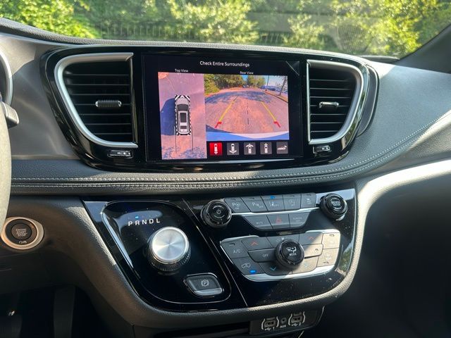 2025 Chrysler Pacifica photo 28