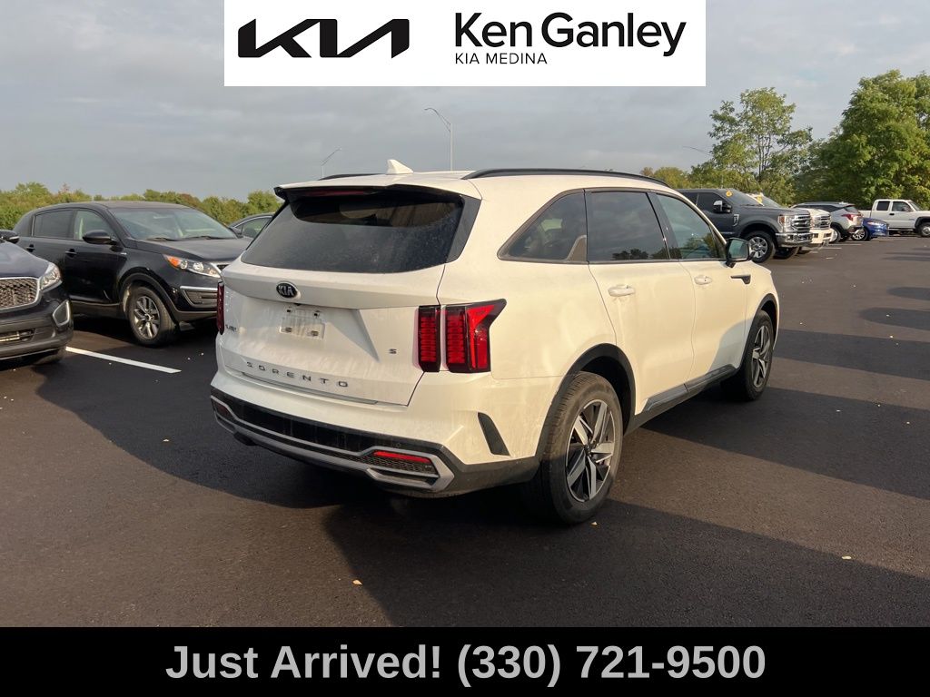 2021 Kia Sorento S photo 2