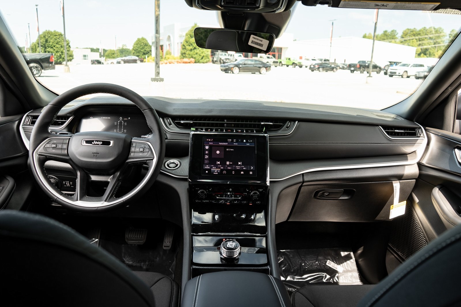 2025 Jeep Grand Cherokee Laredo Altitude photo 19