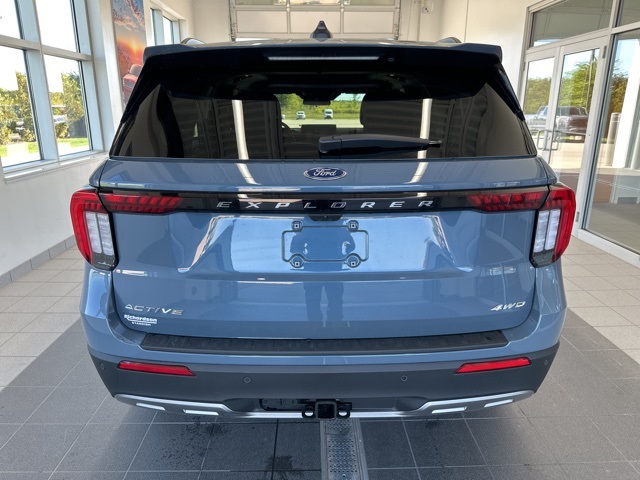2025 Ford Explorer photo 5