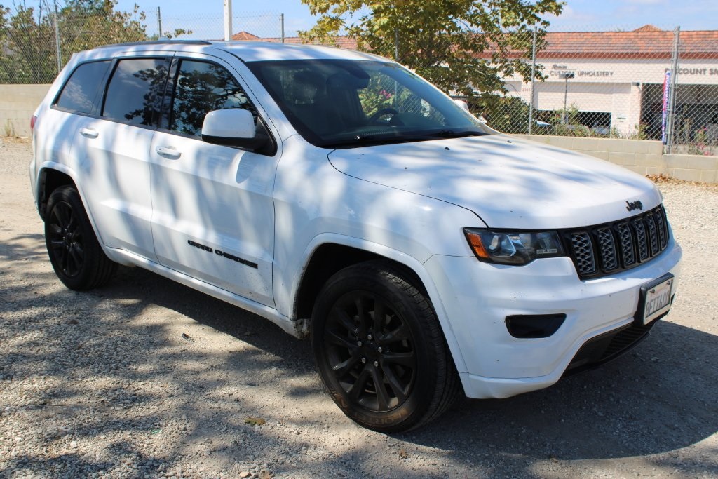 2018 Jeep Grand Cherokee Altitude photo 3