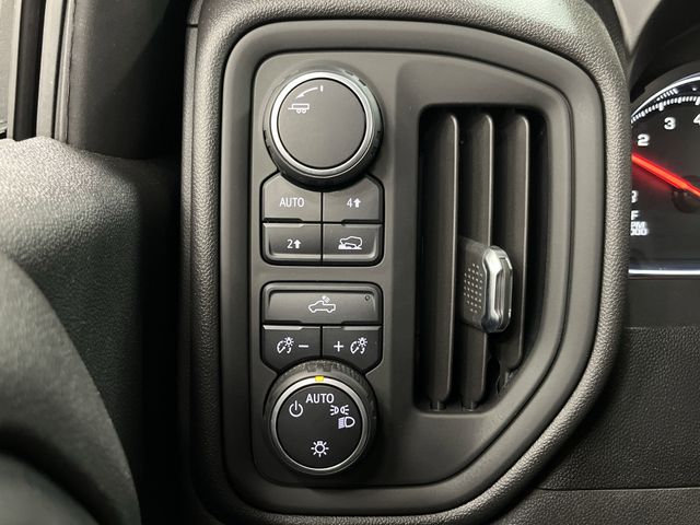 2021 Chevrolet Silverado 1500 Custom photo 19