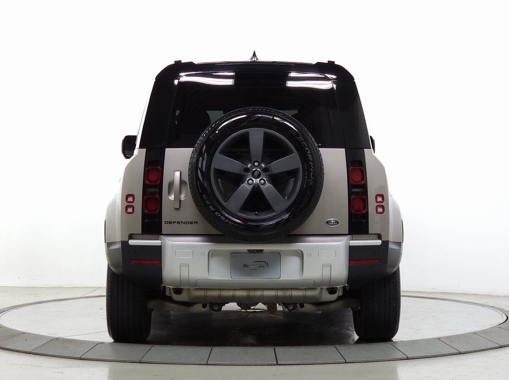 2023 Land Rover Defender 110 S photo 4