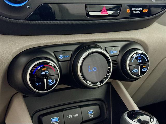 2025 Hyundai Venue SEL photo 20