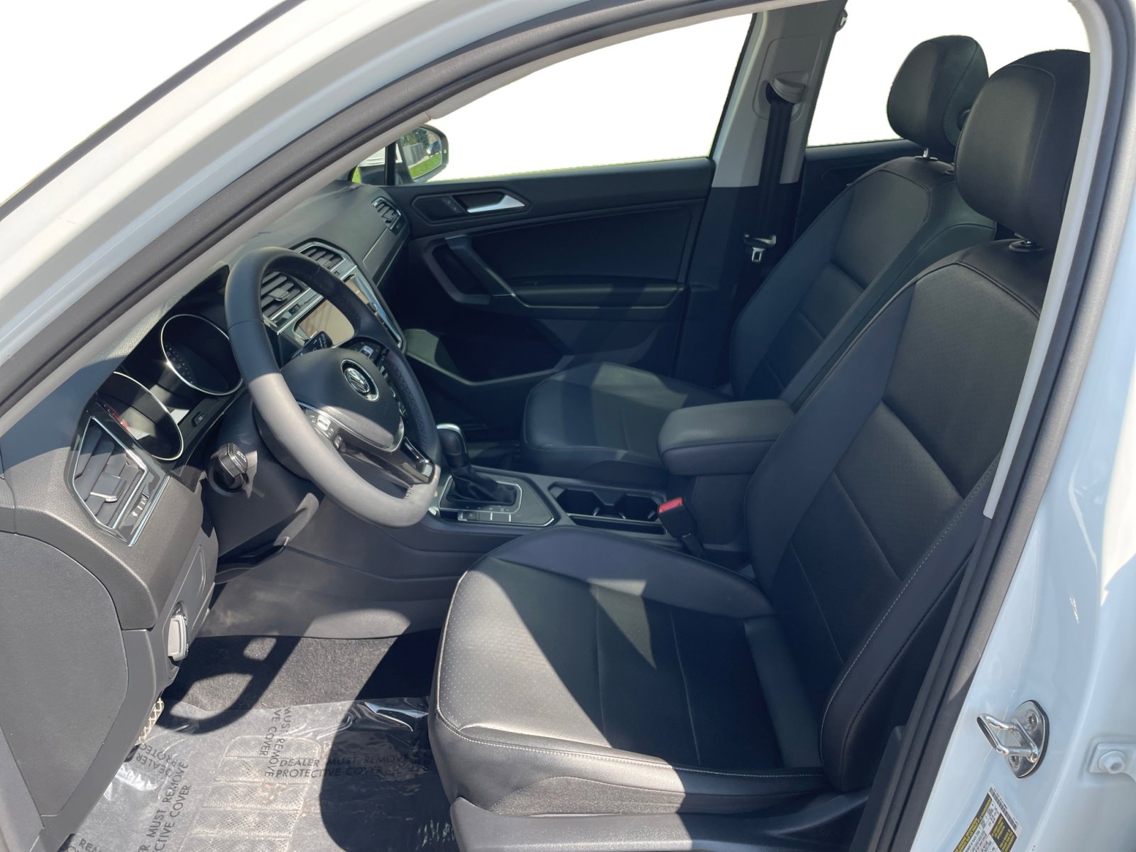 2020 Volkswagen Tiguan SE photo 18