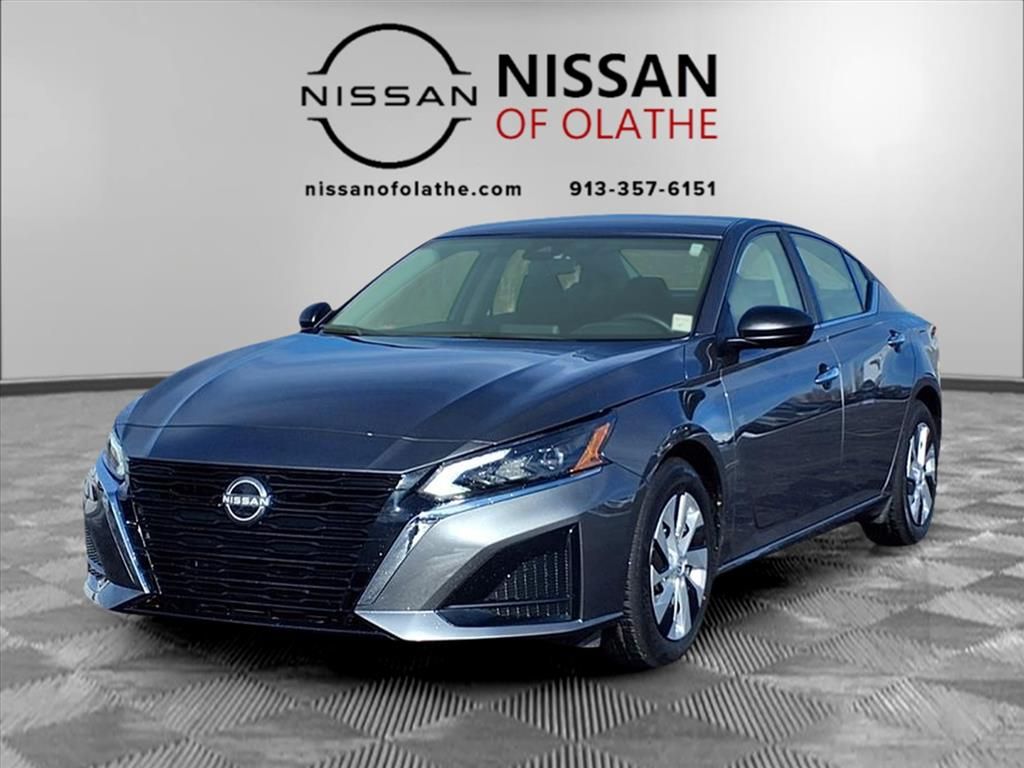 2025 Nissan Altima S's photo