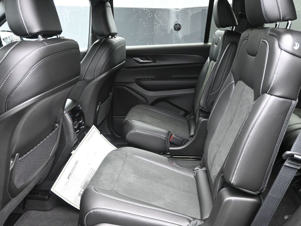 2025 Jeep Grand Cherokee Altitude X photo 9