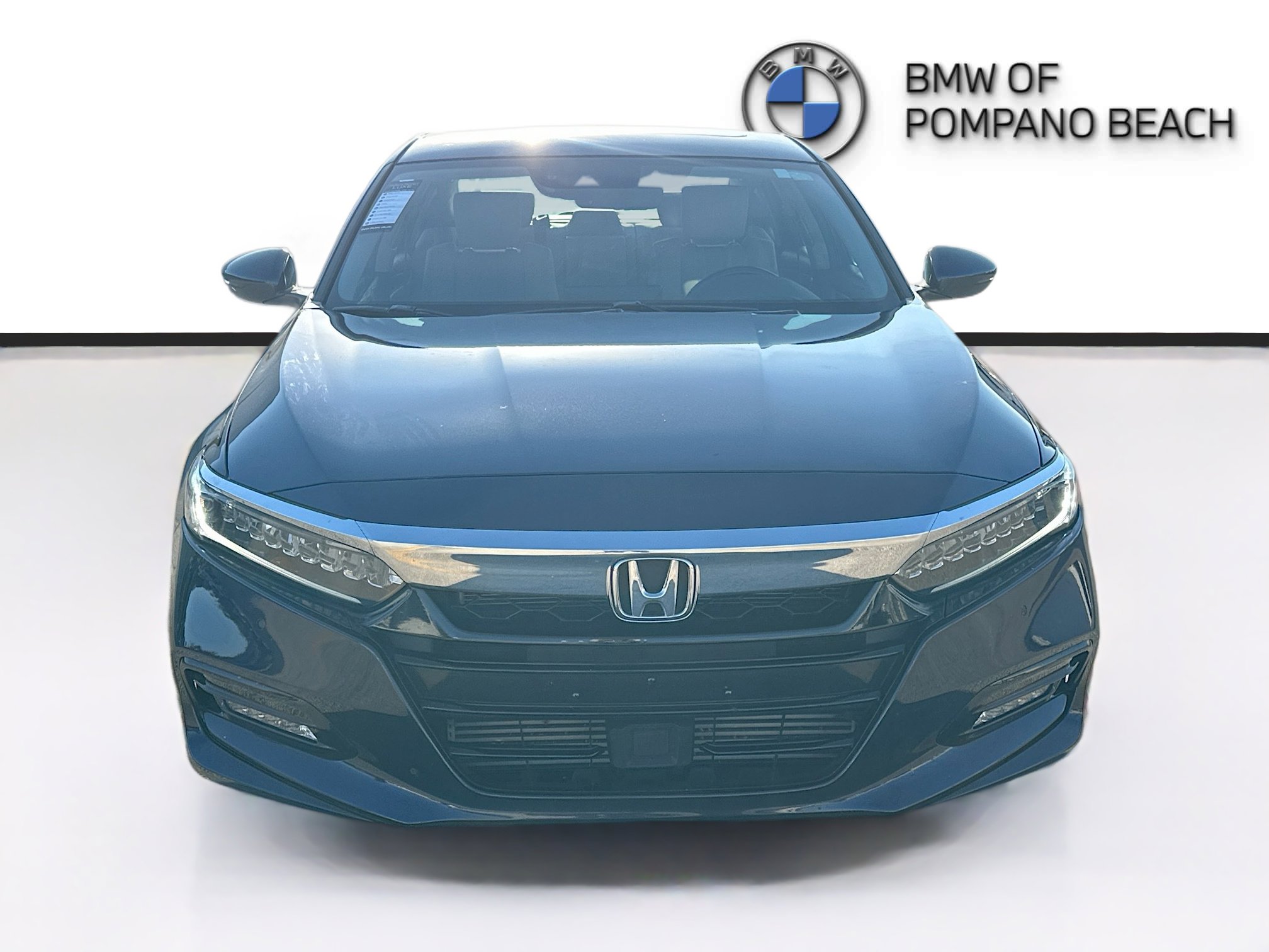 2018 Honda Accord Touring 2.0T photo 2