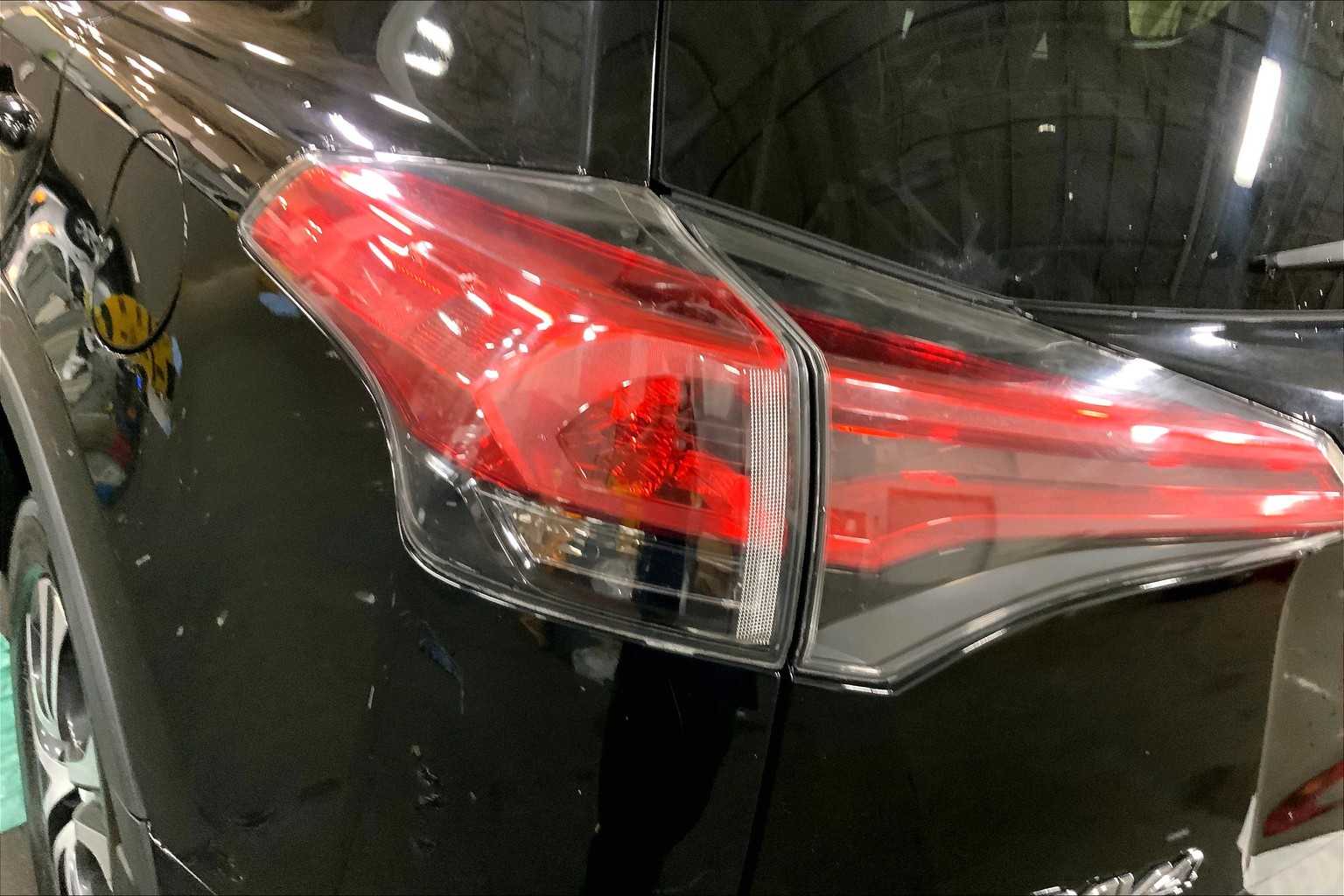 2017 Toyota RAV4 LE photo 27