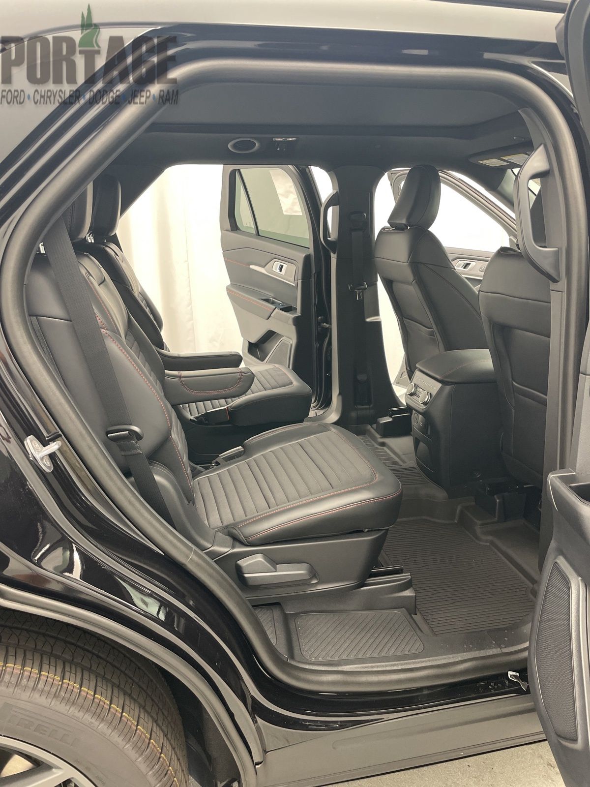2025 Ford Explorer ST-Line photo 30