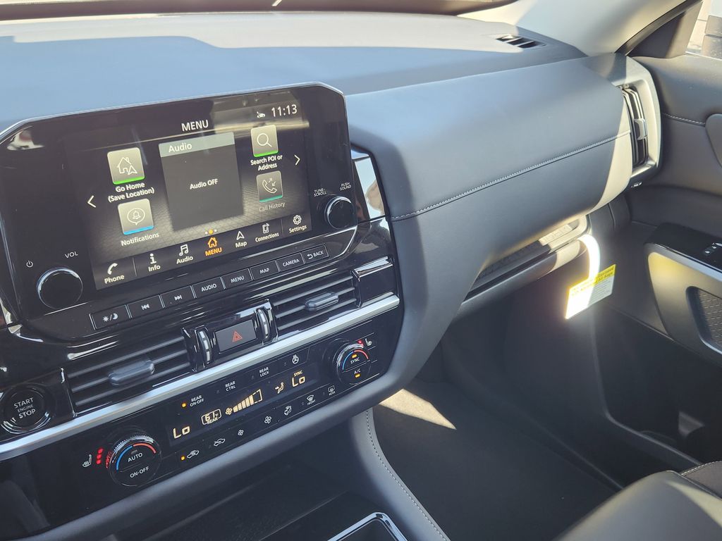 2025 Nissan Pathfinder SL photo 17