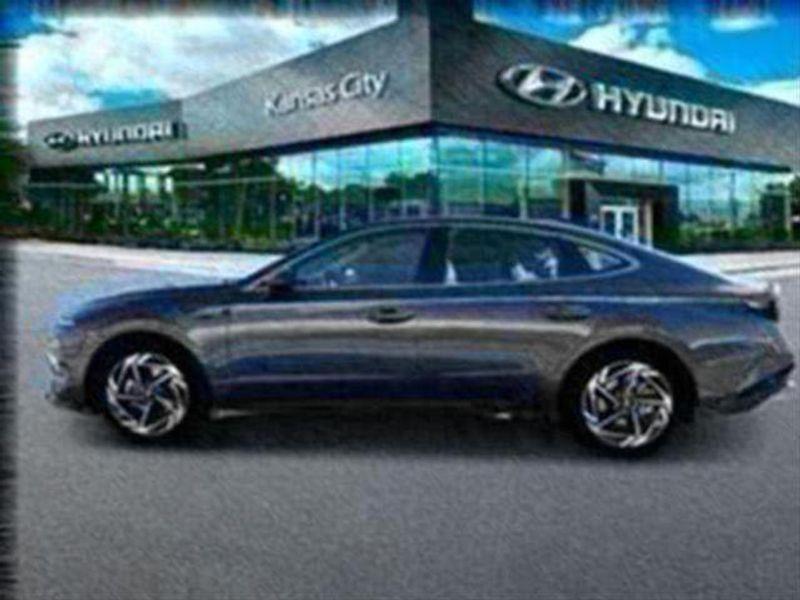 2025 Hyundai Sonata SEL Convenience photo 2
