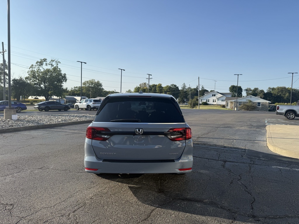 2024 Honda Odyssey Sport photo 3