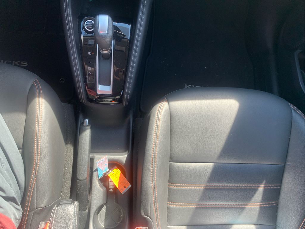 2020 Nissan Kicks SR photo 17