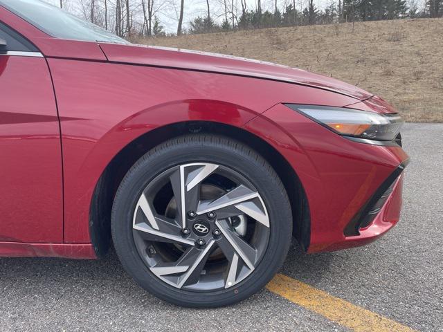 2025 Hyundai Elantra SEL Convenience photo 4