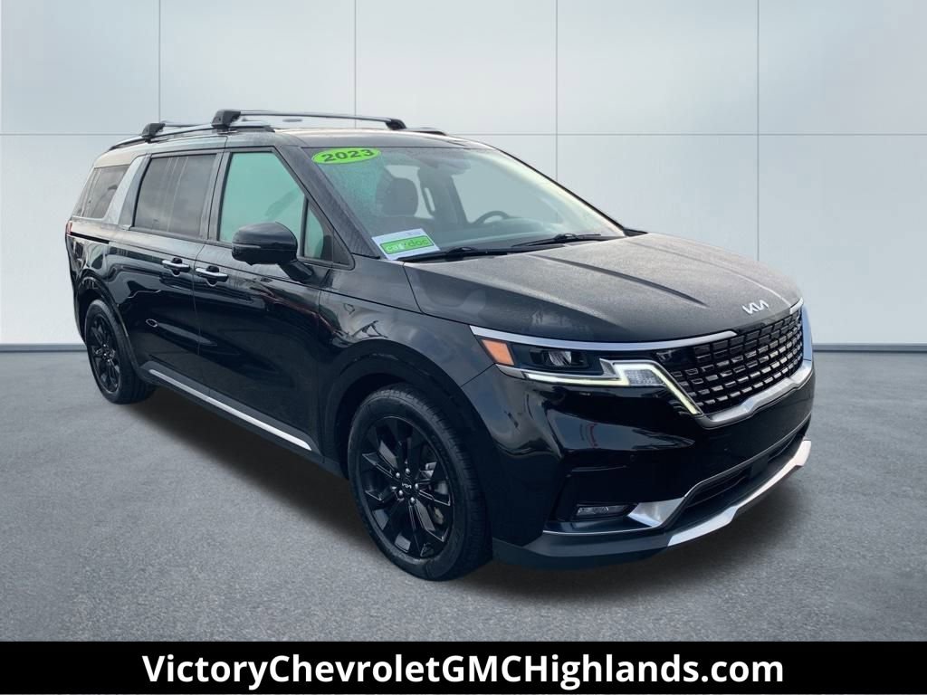 2023 Kia Carnival SX's photo