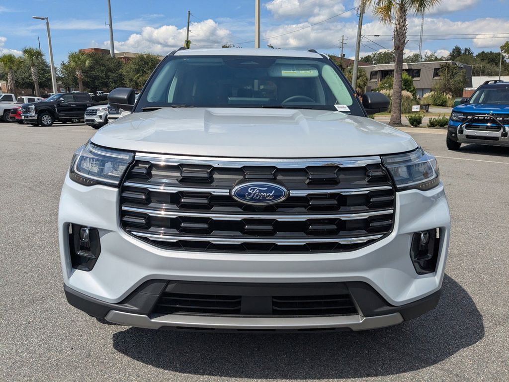2025 Ford Explorer photo 9
