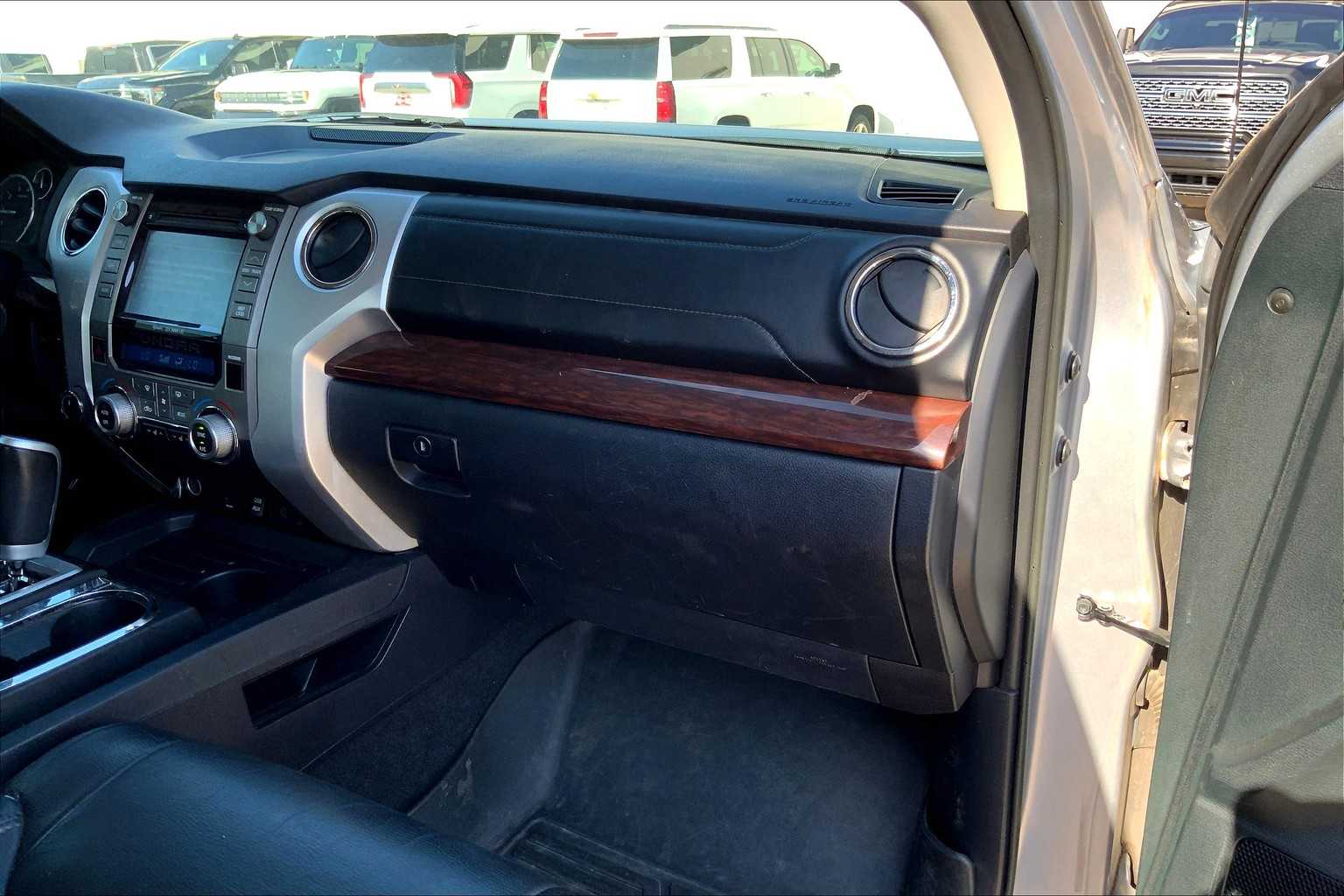 2017 Toyota Tundra Limited photo 17