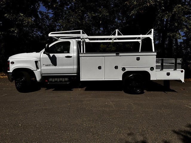2024 Chevrolet Silverado 5500HD Work Truck photo 2