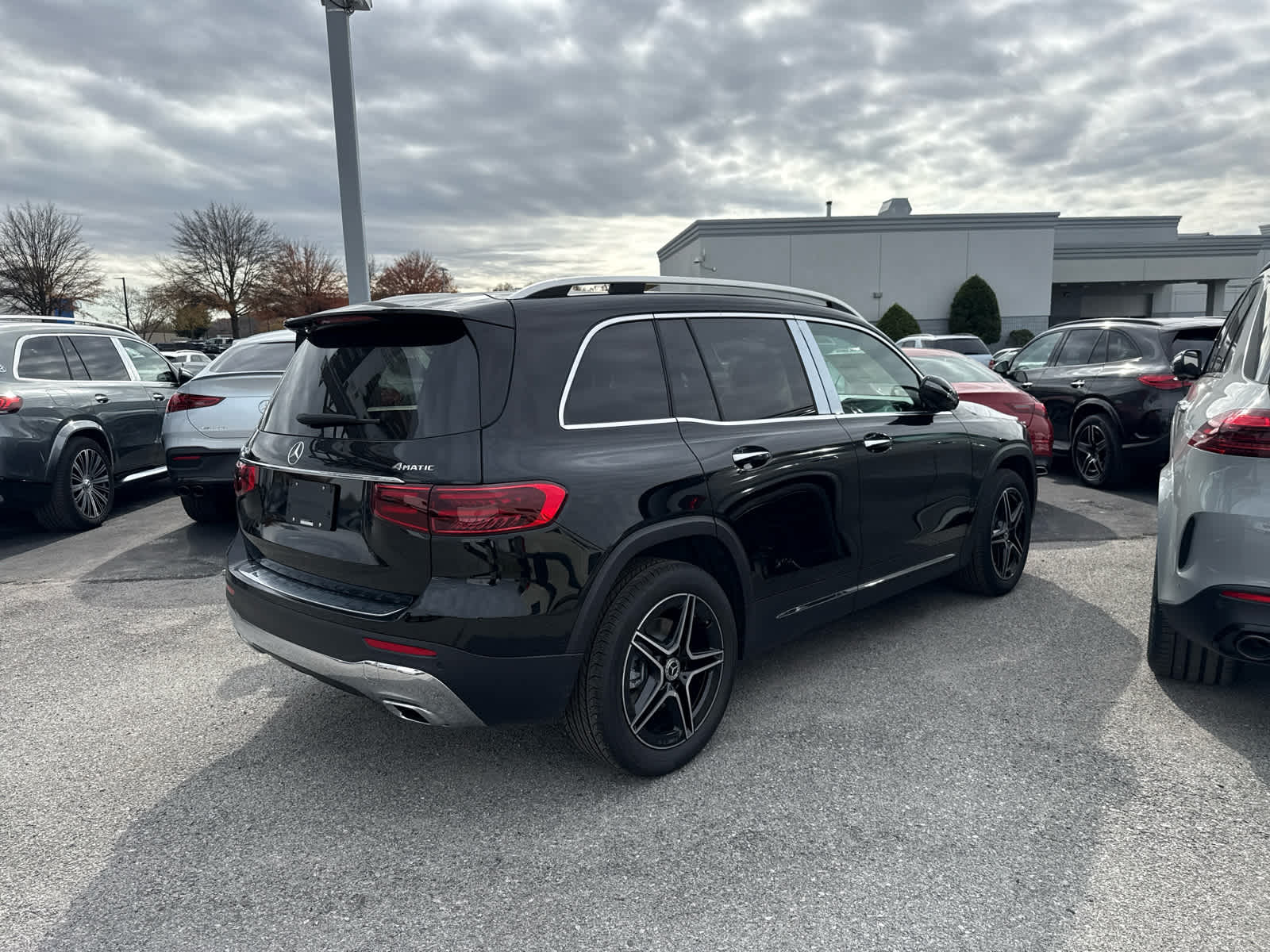 2026 Mercedes Benz GLB 250 4MATIC photo 2