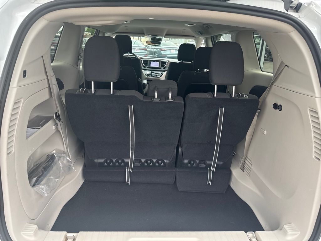 2023 Chrysler Voyager LX photo 34