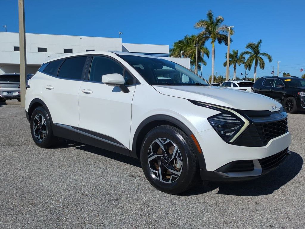 2024 Kia Sportage LX photo 2