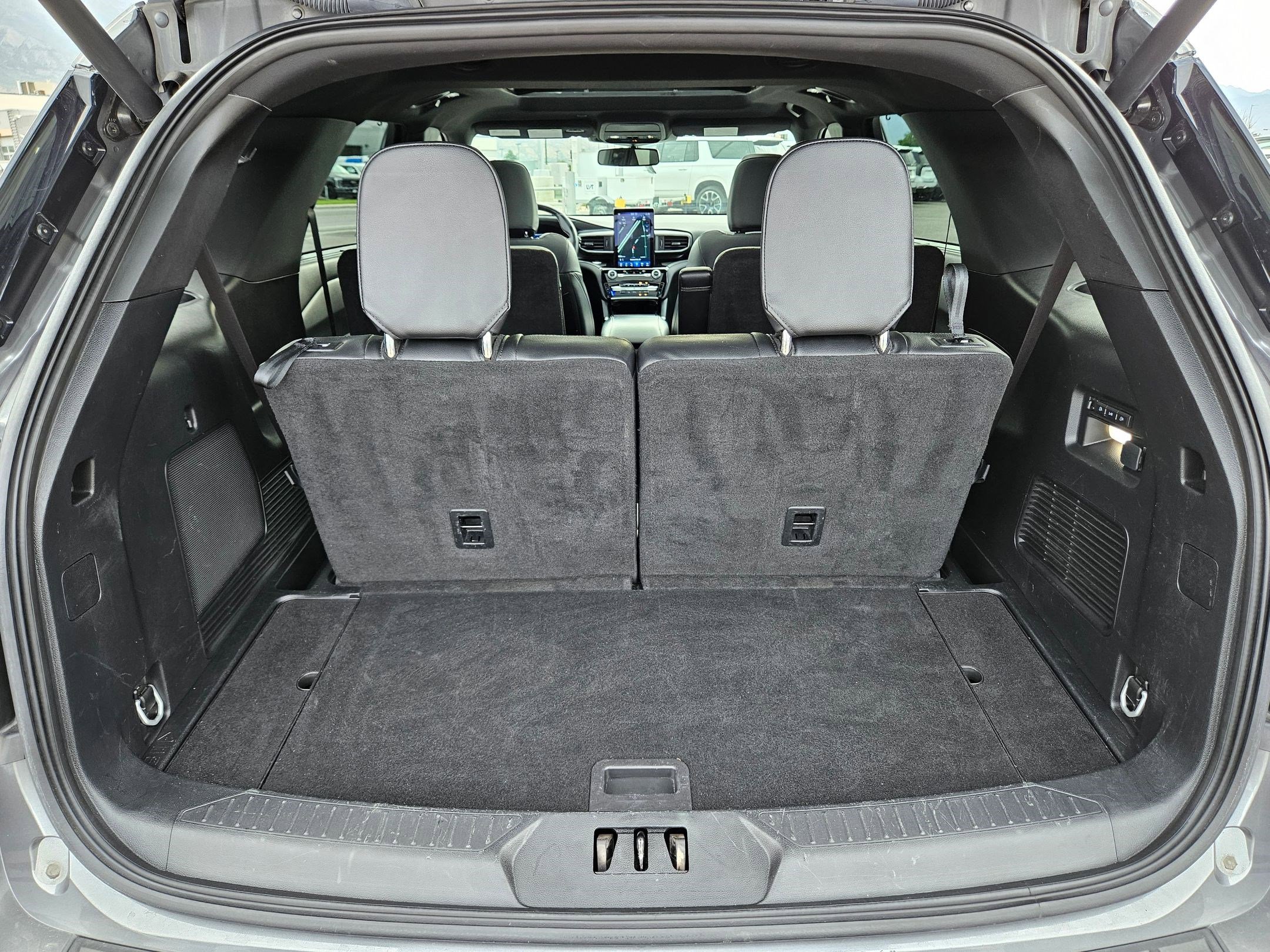 2023 Ford Explorer ST photo 27