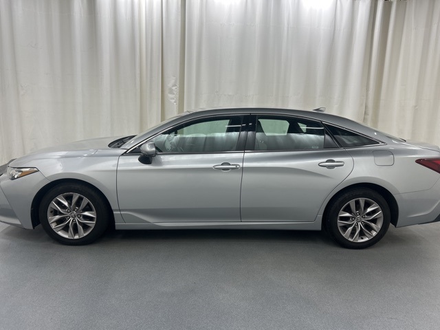 2021 Toyota Avalon XLE photo 3