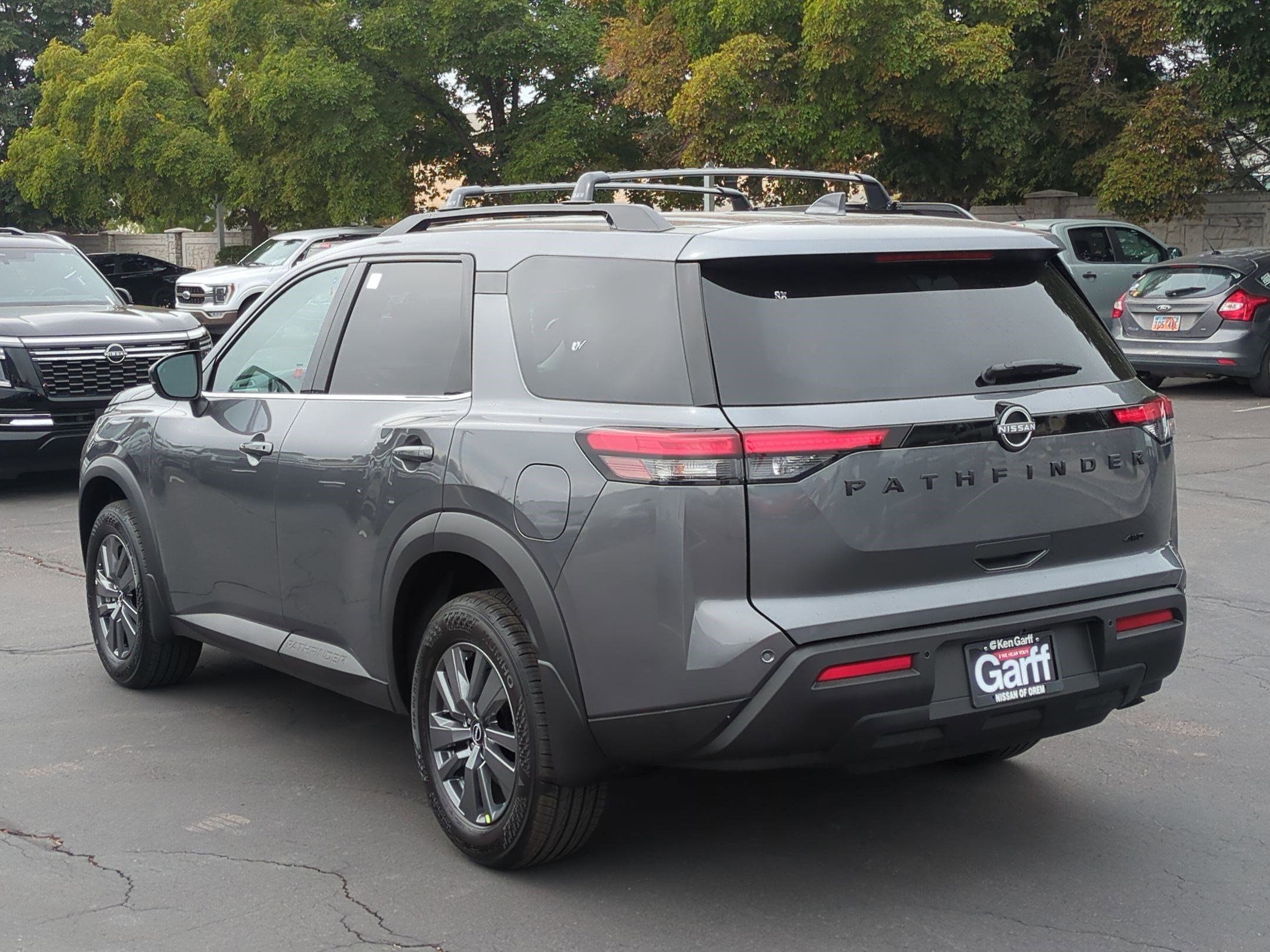 2025 Nissan Pathfinder SV photo 5