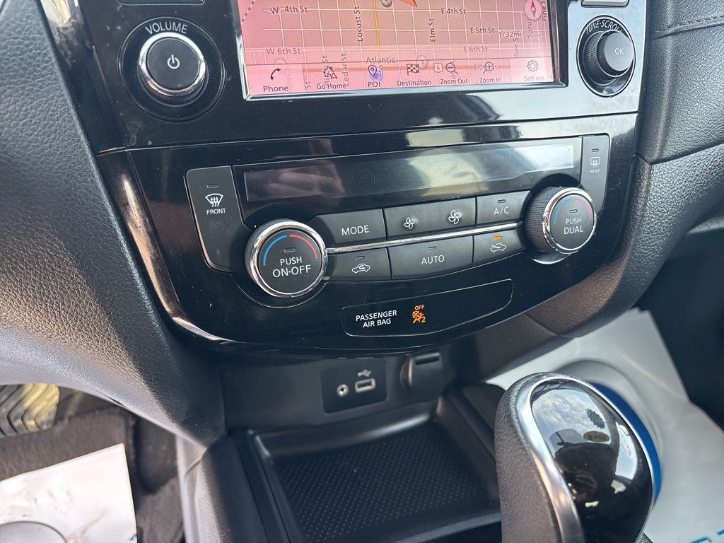 2018 Nissan Rogue SV photo 17