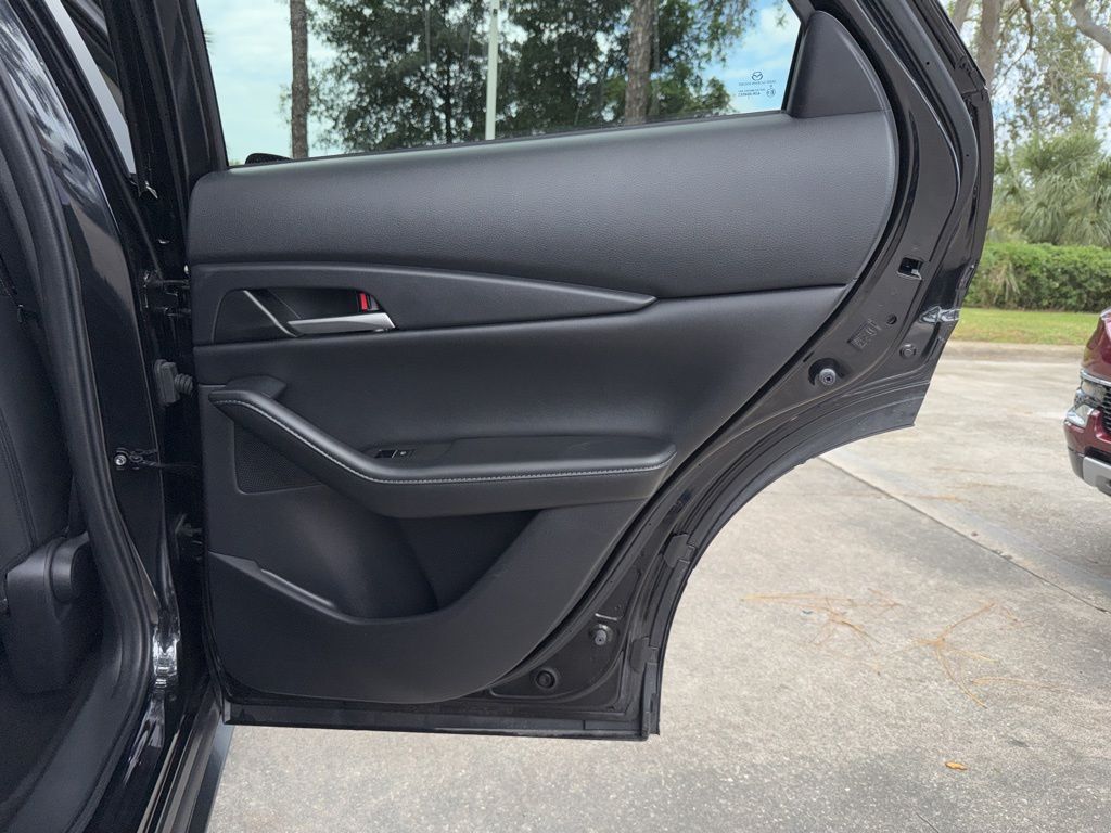 2022 Mazda CX-30 2.5 Select photo 16