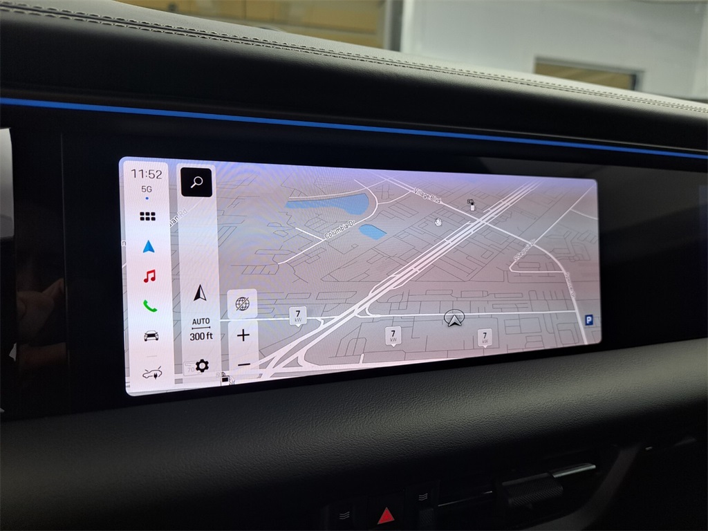 2024 Porsche Macan Electric Turbo photo 25