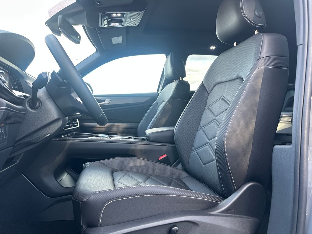 2026 Volkswagen Atlas Cross Sport SE Technology photo 3