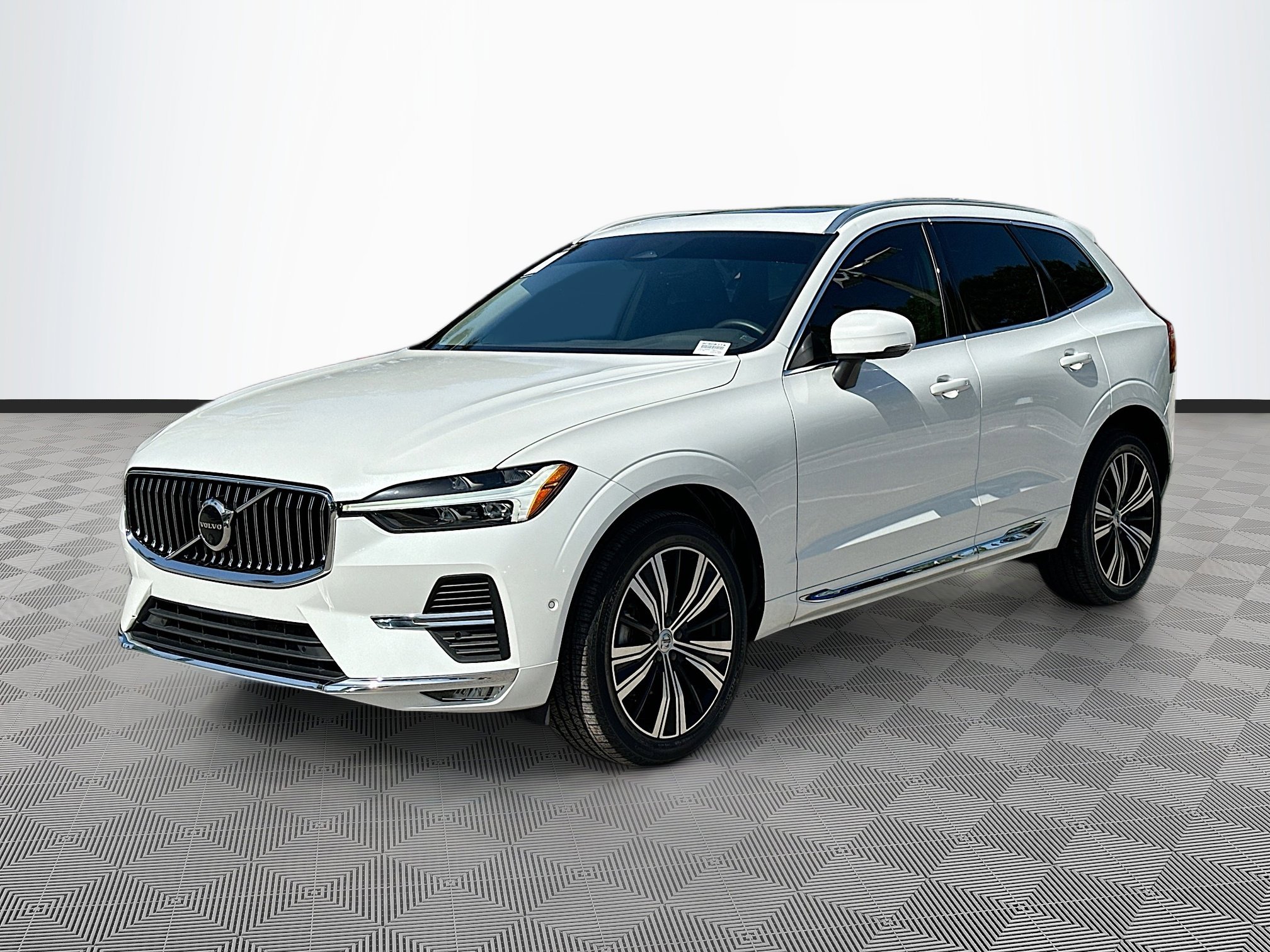 2023 Volvo XC60 Plus photo 3