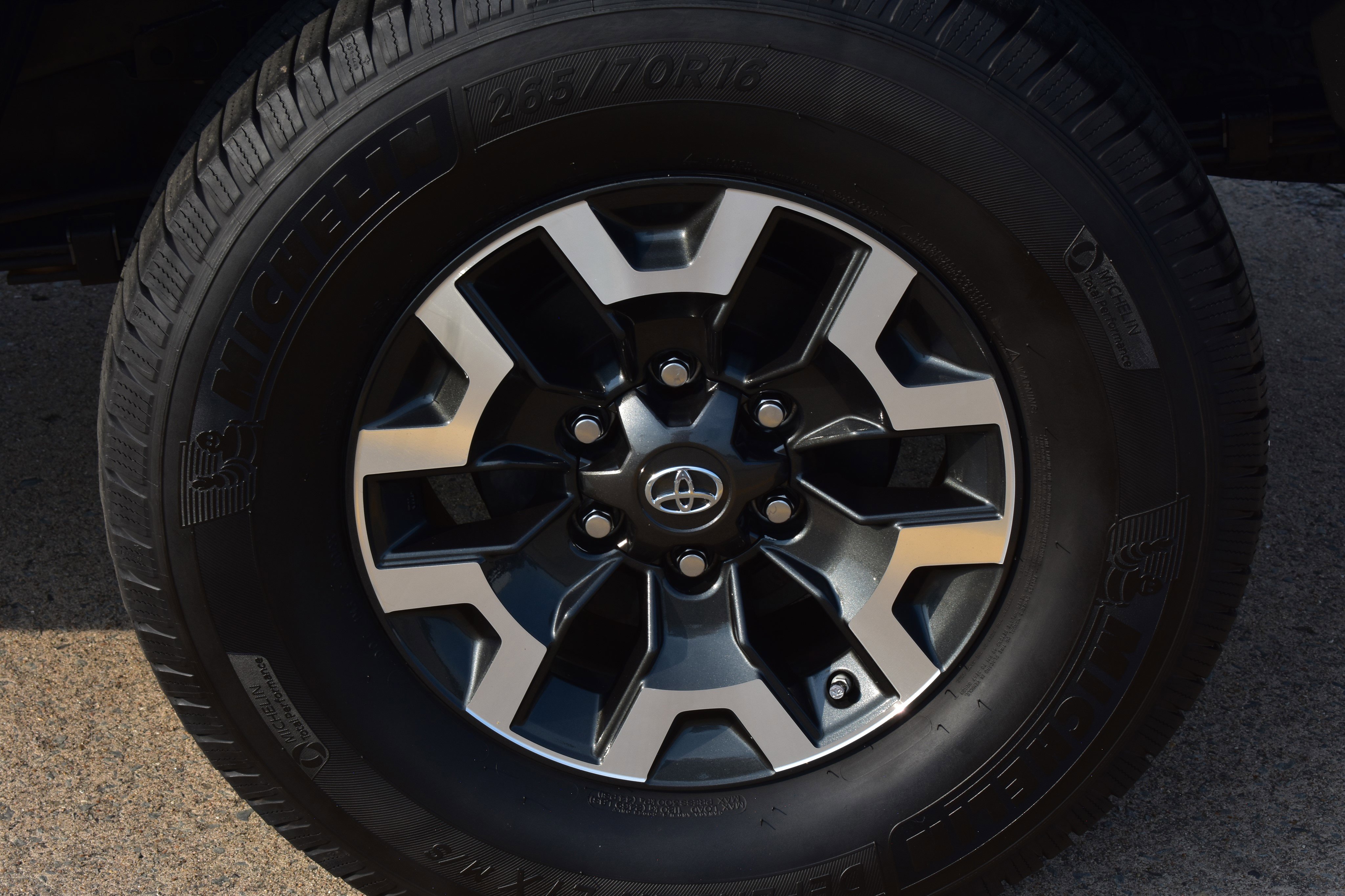 2020 Toyota Tacoma TRD photo 5
