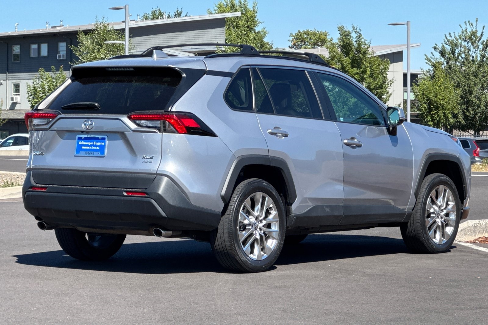 2021 Toyota RAV4 XLE Premium photo 3