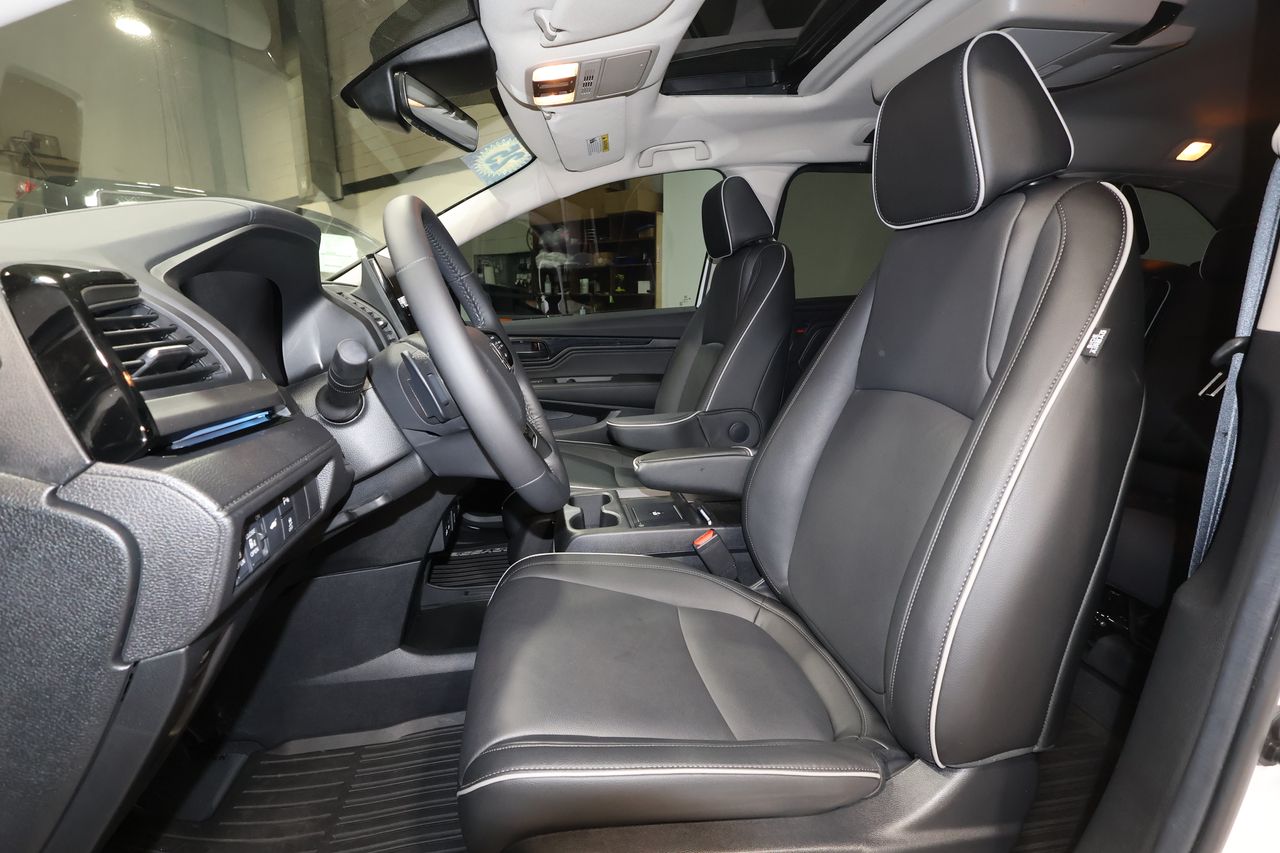2025 Honda Odyssey Touring photo 18
