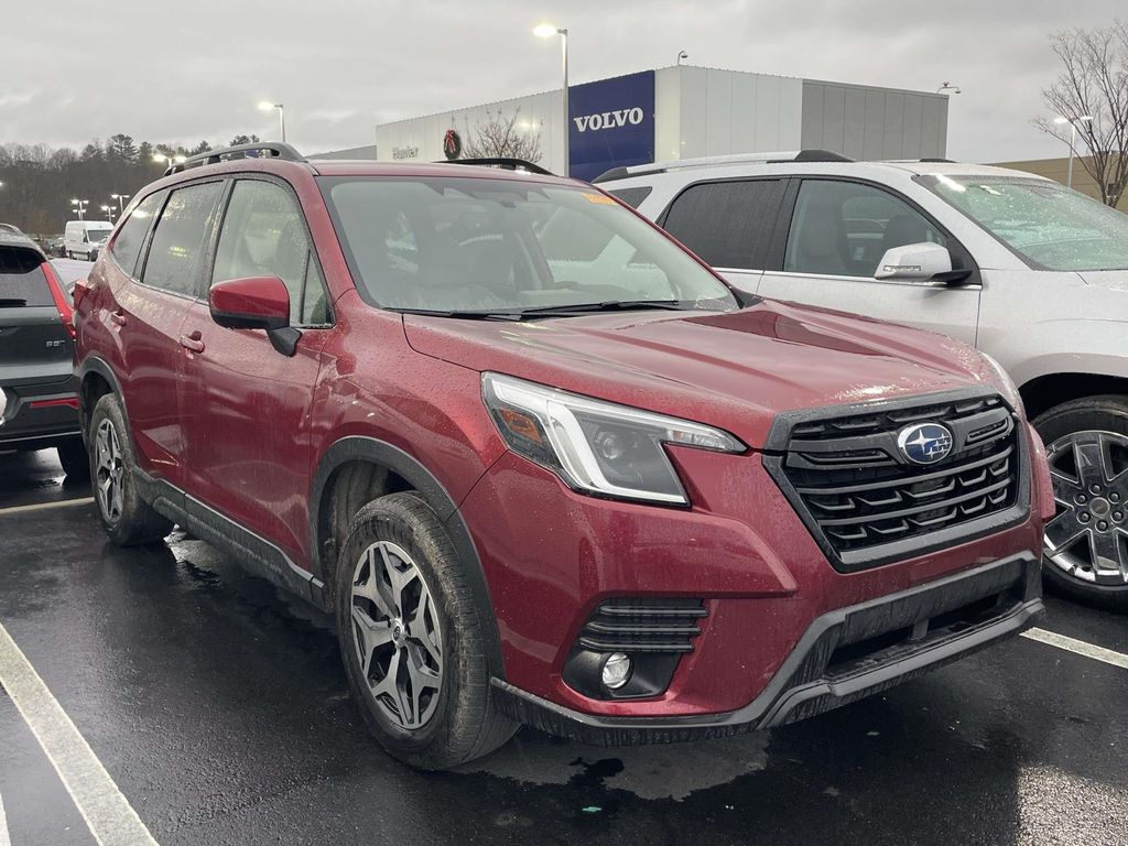 2024 Subaru Forester Premium's photo