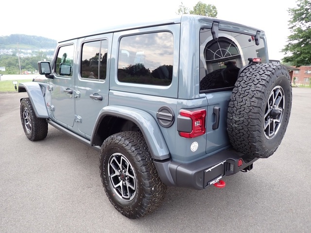 2025 Jeep Wrangler Rubicon photo 3