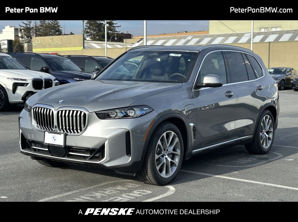 2026 BMW X5 50e's photo