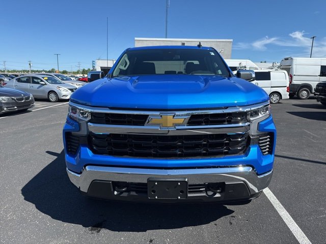 2025 Chevrolet Silverado 1500 LT photo 2