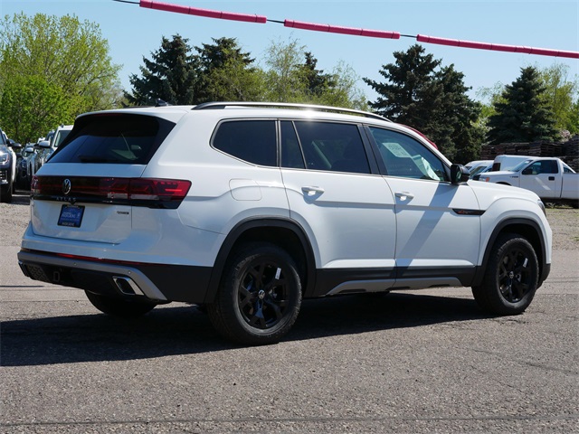 2025 Volkswagen Atlas Peak Edition SE photo 2